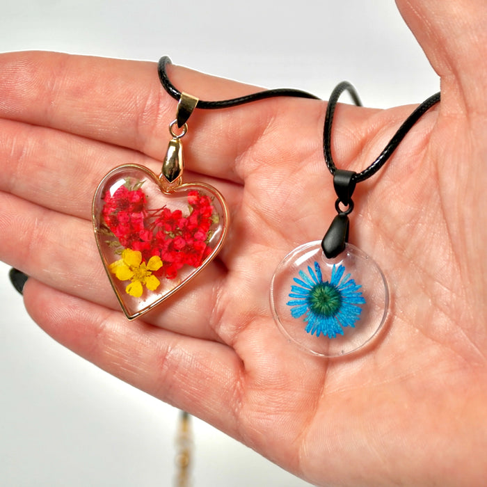 Make jewelry with UV resin