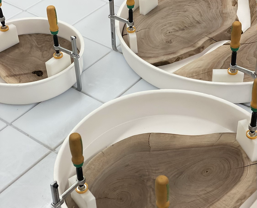 round epoxy form with clamps
